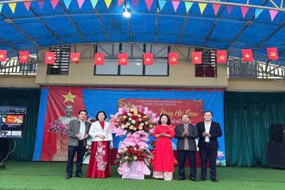 TƯNG BỪNG “HỘI CHỢ XUÂN – NGÀY HỘI STEM” TẠI TRƯỜNG TIỂU HỌC TIÊN YÊN Chủ đề: “Trải nghiệm – Sáng tạo – Kết nối tri thức”